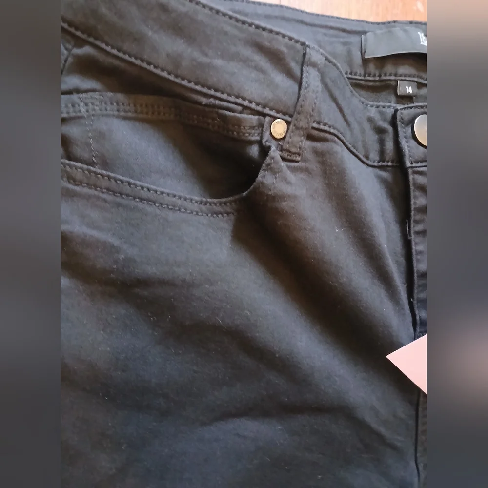 Women's Black Jeans - Picture 14 of 14